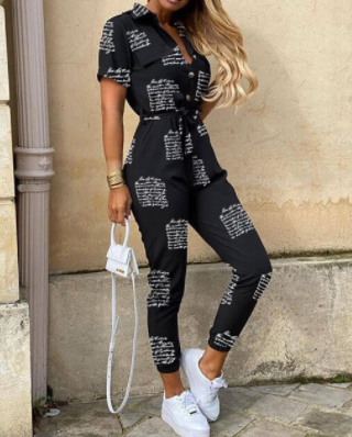 ISALINE | Minimalistische Jumpsuit met Elegante Knoopsluiting